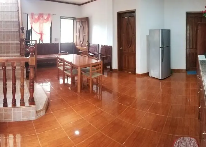 Happy Cow Hostel Moalboal